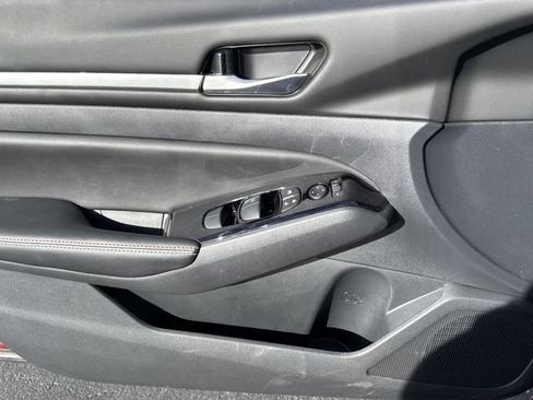 Certified 2024 Nissan Altima 2.5 SR w/ SR Premium Package image 7