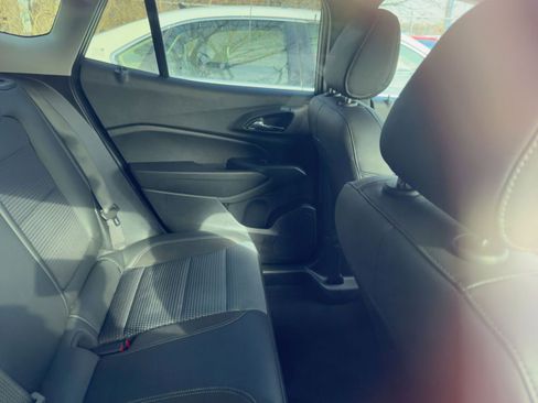 Used 2025 Chevrolet Trax LT image 9