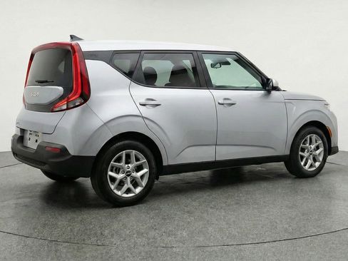 Used 2025 Kia Soul LX w/ LX Technology Package image 9
