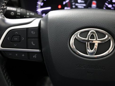 Used 2023 Toyota Highlander LE image 27