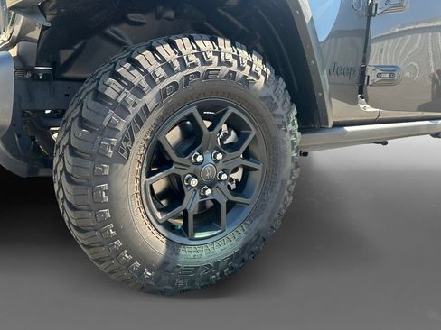 Used 2025 Jeep Wrangler Unlimited Sport AWD/4WD image 15
