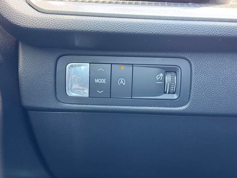 Used 2024 Chevrolet Traverse LT FWD image 34