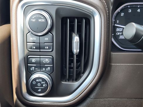 Used 2021 GMC Sierra 1500 SLT AWD/4WD image 18