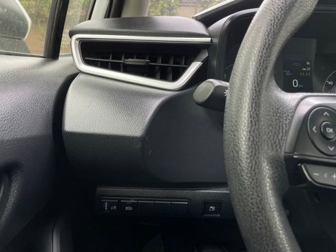 Used 2025 Toyota Corolla LE FWD image 13