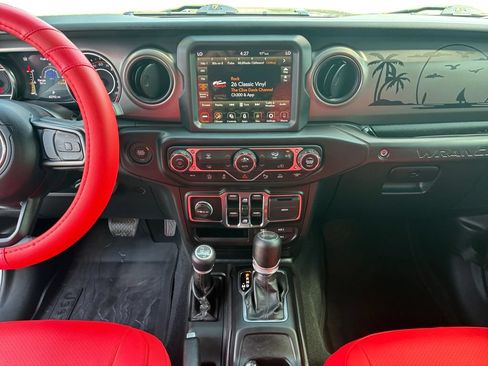 Used 2022 Jeep Wrangler Unlimited Sport AWD/4WD image 14