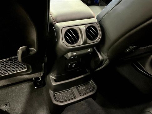 Used 2024 Jeep Wrangler Unlimited Rubicon AWD/4WD image 10