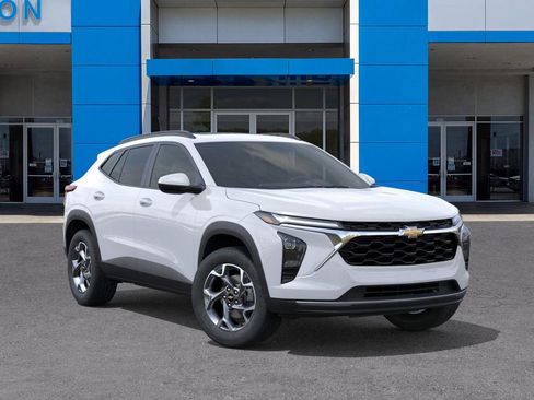 New 2026 Chevrolet Trax LT w/ Sunroof Package image 7