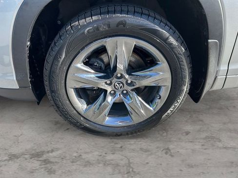 Certified 2019 Toyota Highlander Limited Platinum AWD/4WD image 9