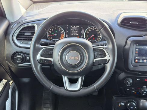 Used 2018 Jeep Renegade Latitude w/ Popular Equipment Group AWD/4WD image 16