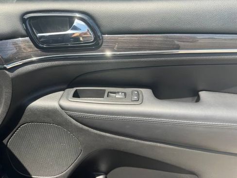 Certified 2019 Jeep Grand Cherokee Overland AWD/4WD image 27