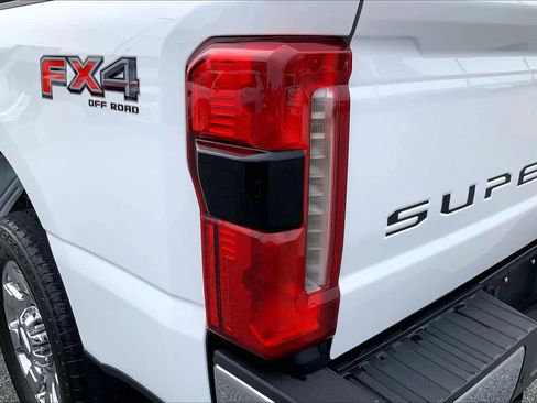 Used 2023 Ford F250 Lariat w/ Chrome Package image 27