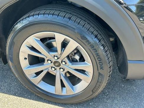 Used 2022 Ford Explorer XLT w/ Equipment Group 202A image 6