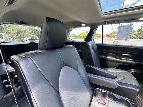 Used 2024 Toyota Grand Highlander AWD Hybrid image 9