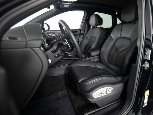 Certified 2026 Porsche Macan AWD/4WD image 17