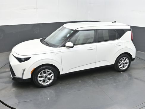 Used 2024 Kia Soul LX w/ Option Group 015 FWD image 29