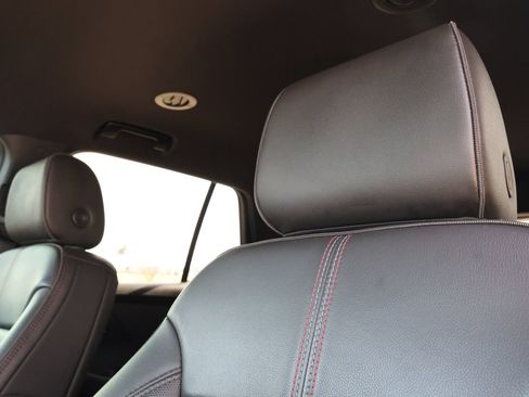 Used 2023 Chevrolet Traverse RS FWD image 17