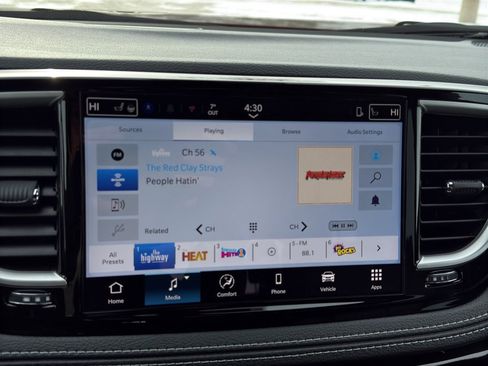 New 2026 Chrysler Pacifica Select image 18