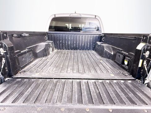 Used 2017 Toyota Tacoma TRD Sport image 35