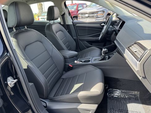 Used 2024 Volkswagen Jetta SE FWD image 35