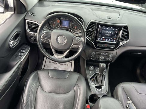 Used 2019 Jeep Cherokee Limited image 13