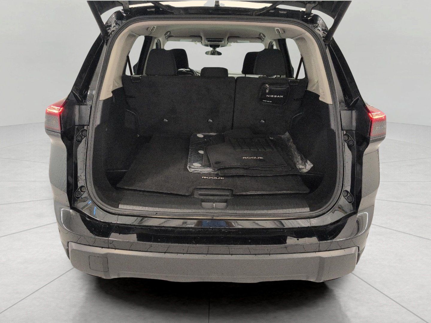 Used 2025 Nissan Rogue SV AWD/4WD image 15
