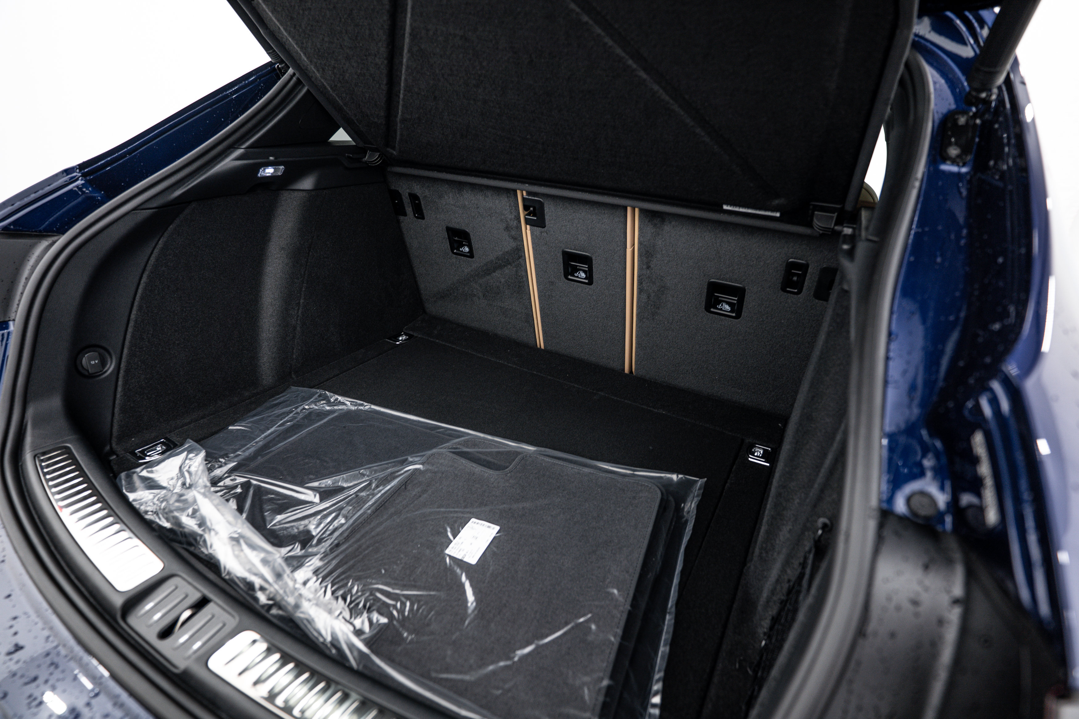 Certified 2026 Porsche Macan AWD/4WD image 24