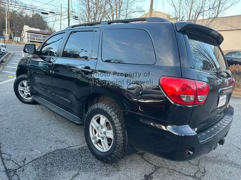 Used 2017 Toyota Sequoia SR5 RWD image 3