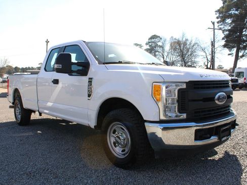 Used 2017 Ford F250 XL w/ Power Equipment Group image 5