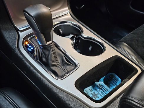 Used 2018 Jeep Grand Cherokee Altitude image 28