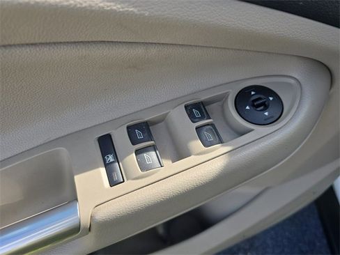 Used 2018 Ford Escape SE image 15