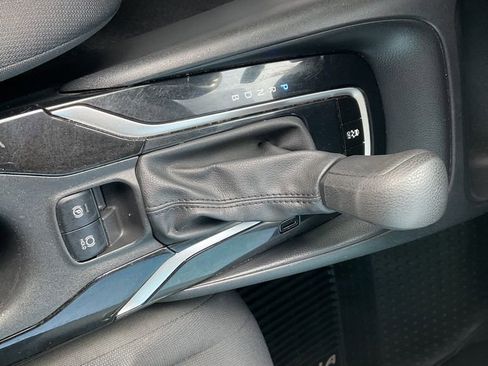 Used 2020 Toyota Corolla LE image 10