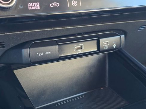 Used 2023 Kia Niro EX image 22