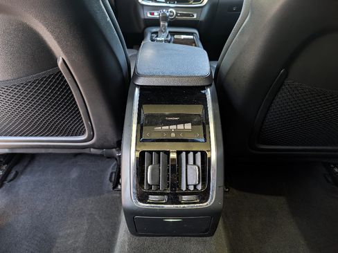 Used 2018 Volvo S90 T5 Momentum w/ Convenience Package AWD/4WD image 19