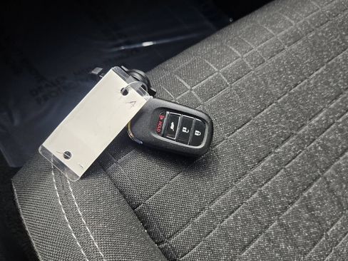 Certified 2025 Honda HR-V LX image 17
