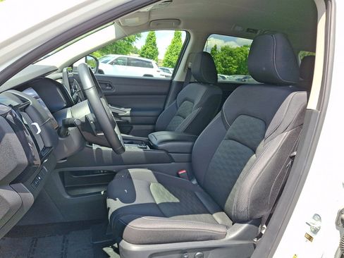 Used 2024 Nissan Pathfinder SV AWD/4WD image 24