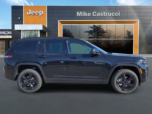 New 2025 Jeep Grand Cherokee Limited w/ Luxury Tech Group II image 3