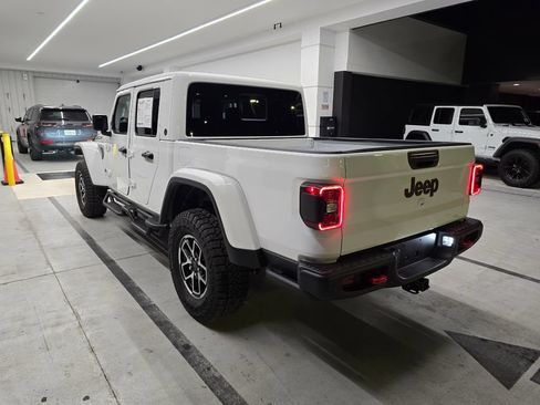 Certified 2026 Jeep Gladiator Rubicon AWD/4WD image 4