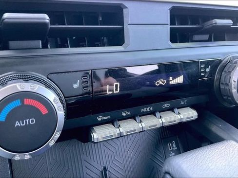 Used 2024 Toyota Tacoma TRD Sport AWD/4WD image 24