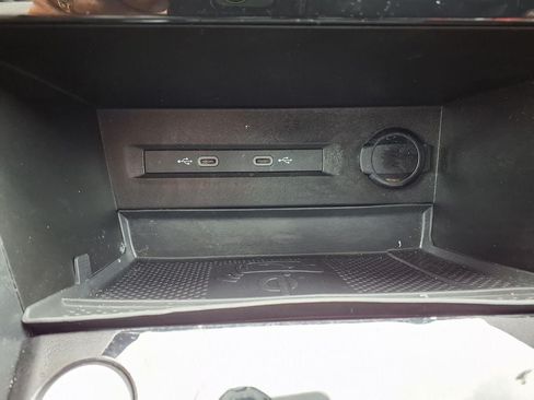 Used 2023 Volkswagen Taos SE w/ Panoramic Sunroof Package FWD image 22
