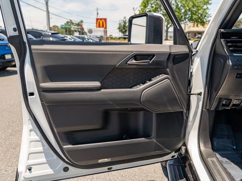 Used 2024 Lexus GX 550 w/ Accessory Package (2T) AWD/4WD image 13