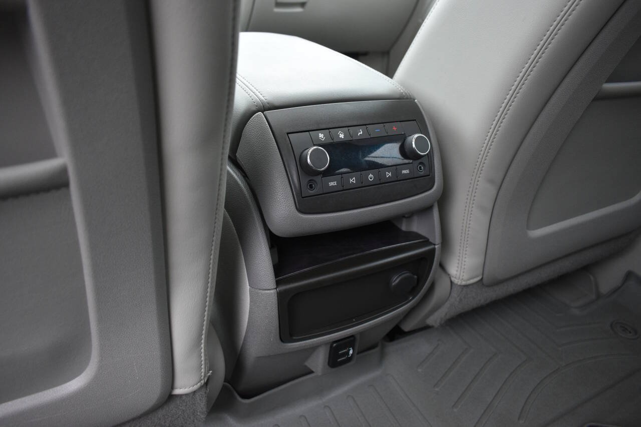 Used 2017 Buick Enclave Leather FWD image 17