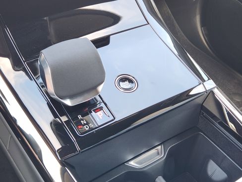 New 2026 Land Rover Range Rover Sport SE image 18