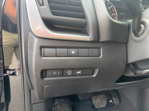 Used 2025 Nissan Rogue SV AWD/4WD image 13