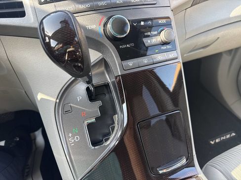 Used 2011 Toyota Venza FWD image 39