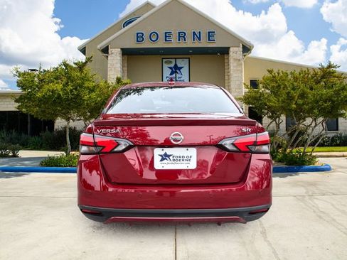 Used 2020 Nissan Versa SR FWD image 4