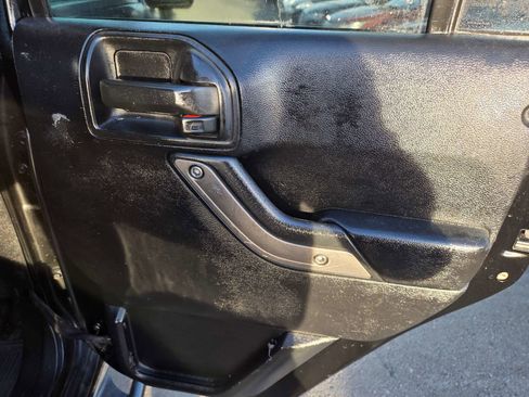 Used 2012 Jeep Wrangler Unlimited Sport image 12