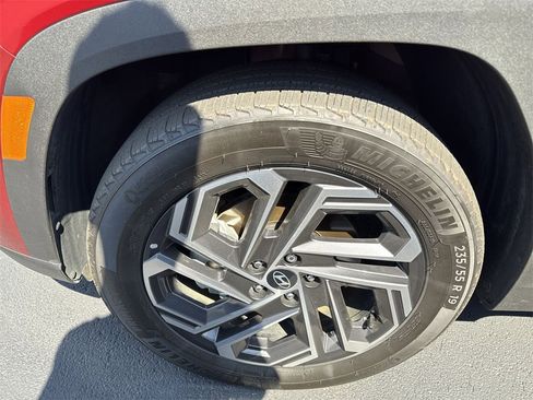 Used 2025 Hyundai Tucson Limited image 16