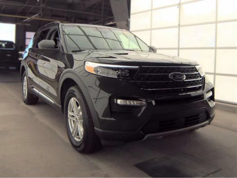 Used 2024 Ford Explorer XLT w/ Equipment Group 202A AWD/4WD image 4