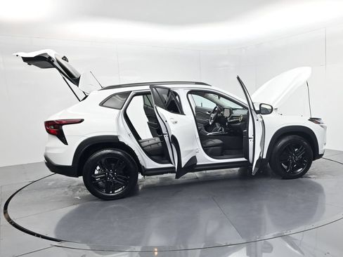Used 2024 Chevrolet Trax ACTIV w/ Sunroof Package FWD image 55