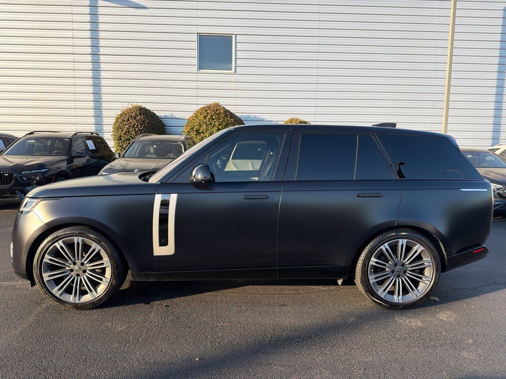 Used 2023 Land Rover Range Rover SV AWD/4WD image 2